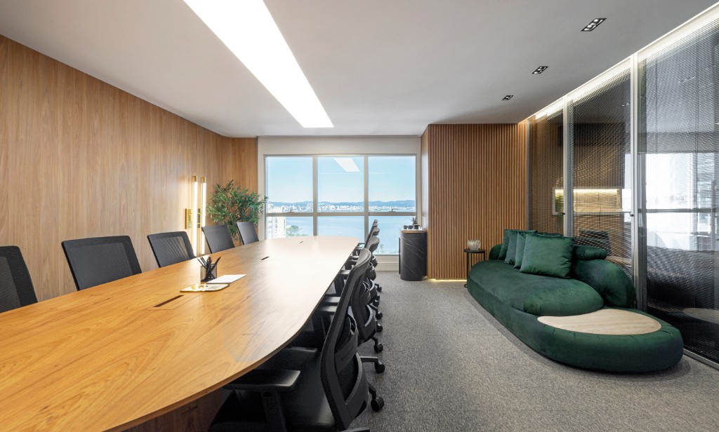 Sala de reuniões — Linzmeyer Neto Advocacia